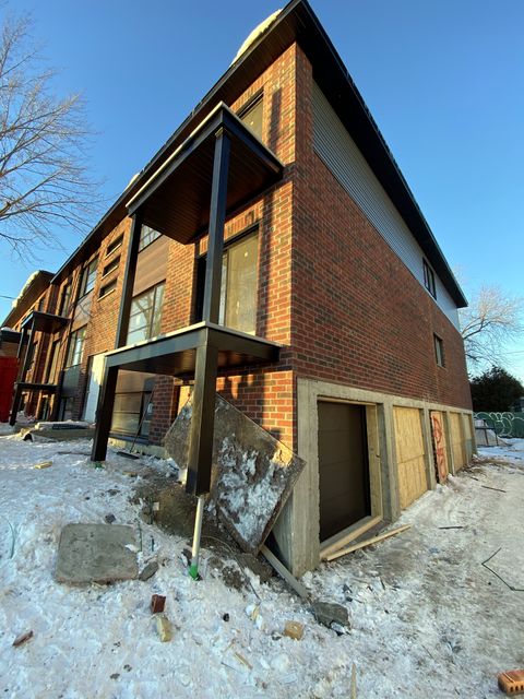 Février 2021 — La brique et les façades