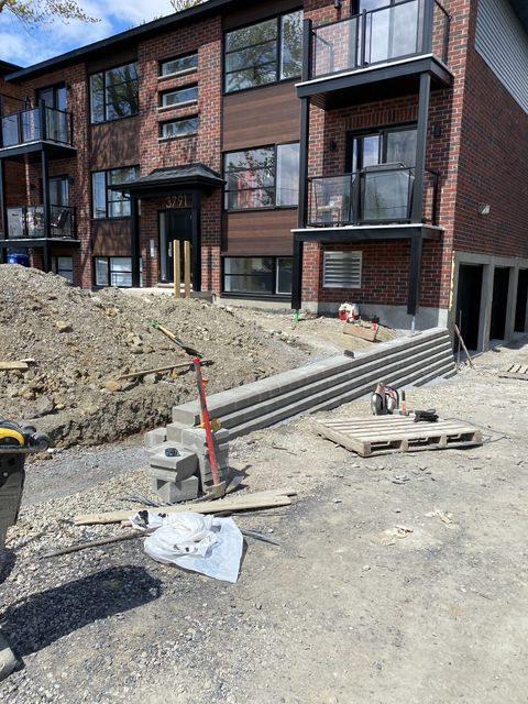 Mai 2021 — Le pavé uni