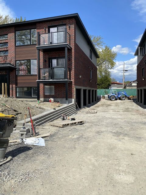 Mai 2021 — Le pavé uni